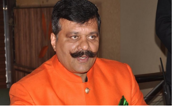पूर्व विधायक कुंवर प्रणव सिंह चैम्पियन के खिलाफ मुकदमा दर्ज पूर्व विधायक कुंवर प्रणव सिंह चैम्पियन के खिलाफ मुकदमा दर्ज