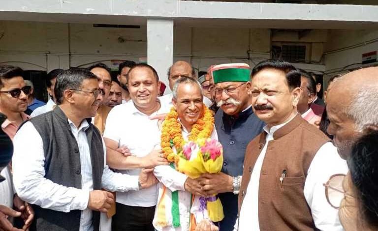 Uttarakhand: आप नेता अमेन्द्र बिष्ट ने ज्वाइन की कांग्रेस Uttarakhand: आप नेता अमेन्द्र बिष्ट ने ज्वाइन की कांग्रेस