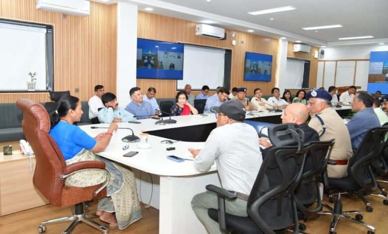 CS राधा रतूड़ी ने राष्ट्रपति के आगमन से पूर्व संबंधित विभागों को व्यवस्थाएं दुरुस्त करने के  दिए निर्देश CS राधा रतूड़ी ने राष्ट्रपति के आगमन से पूर्व संबंधित विभागों को व्यवस्थाएं दुरुस्त करने के  दिए निर्देश