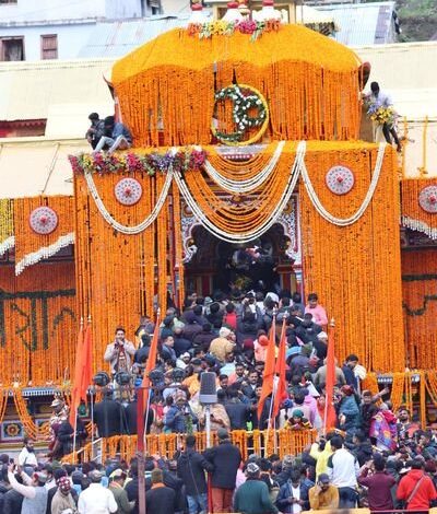 भू-बैकुंठ बदरीनाथ धाम के खुले कपाट भू-बैकुंठ बदरीनाथ धाम के खुले कपाट