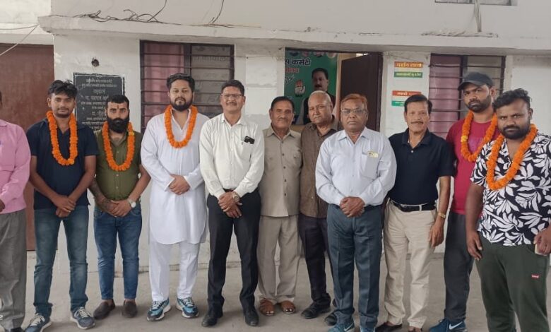 युवाओं ने ग्रहण की कांग्रेस पार्टी की सदस्यता युवाओं ने ग्रहण की कांग्रेस पार्टी की सदस्यता