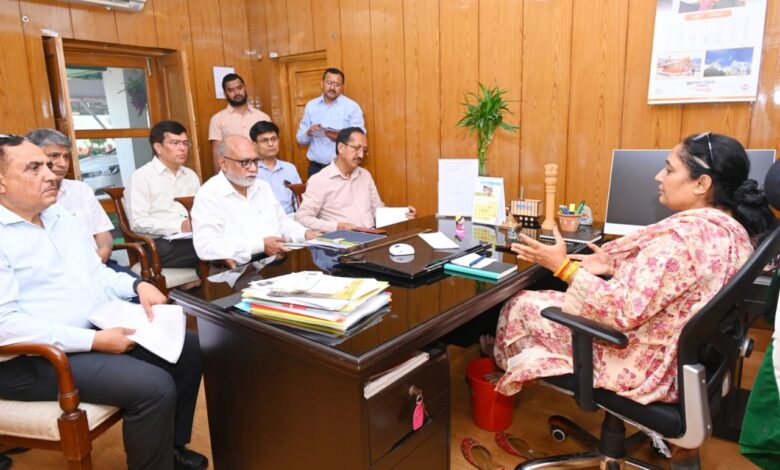 विधानसभा अध्यक्ष ने ली समीक्षा बैठक विधानसभा अध्यक्ष ने ली समीक्षा बैठक