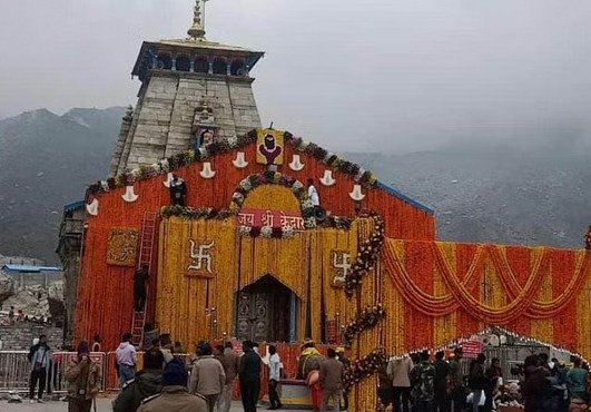 केदारनाथ धाम में दर्शनों को पहुँच रहे विदेशी यात्री