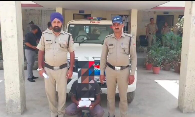 मोबाइल चोरी की घटना का खुलासा, एक अभियुक्त गिरफ्तार मोबाइल चोरी की घटना का खुलासा, एक अभियुक्त गिरफ्तार