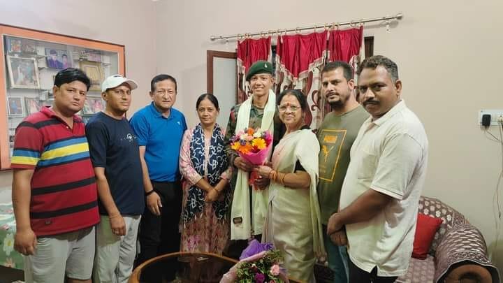राइफलमैन भूपेंद्र बिष्ट को दी बधाई राइफलमैन भूपेंद्र बिष्ट को दी बधाई