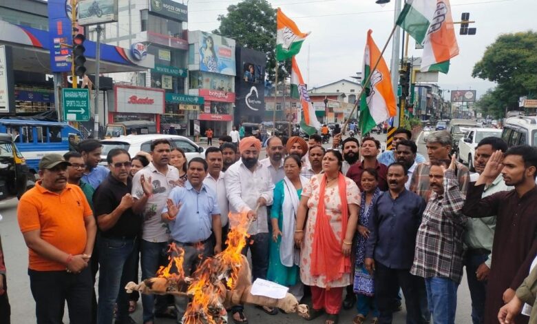 कांग्रेस कार्यकर्ताओं ने किया विरोध प्रदर्शन कांग्रेस कार्यकर्ताओं ने किया विरोध प्रदर्शन