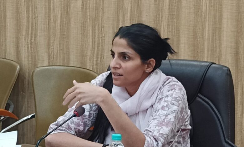 मुख्यालय छोड़ने से पूर्व जिलाधिकारी की अनुमति ली जानी अनिवार्य मुख्यालय छोड़ने से पूर्व जिलाधिकारी की अनुमति ली जानी अनिवार्य