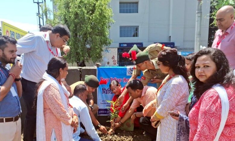 गुरु राम राय विश्वविद्यालय में पौधारोपण कार्यक्रम का आयोजन गुरु राम राय विश्वविद्यालय में पौधारोपण कार्यक्रम का आयोजन
