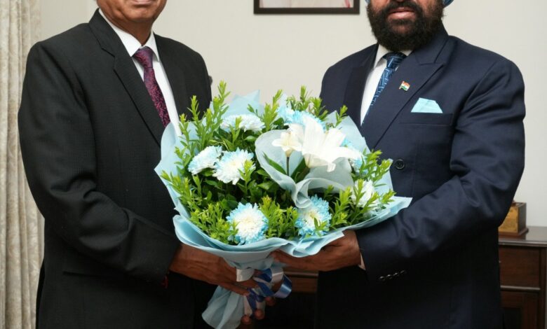 राज्य निर्वाचन आयुक्त ने की राज्यपाल से मुलाकात राज्य निर्वाचन आयुक्त ने की राज्यपाल से मुलाकात