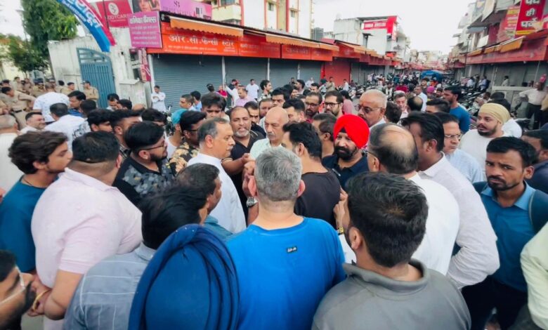 देहरादून मे हुआ जमकर बबाल, लगा जाम
