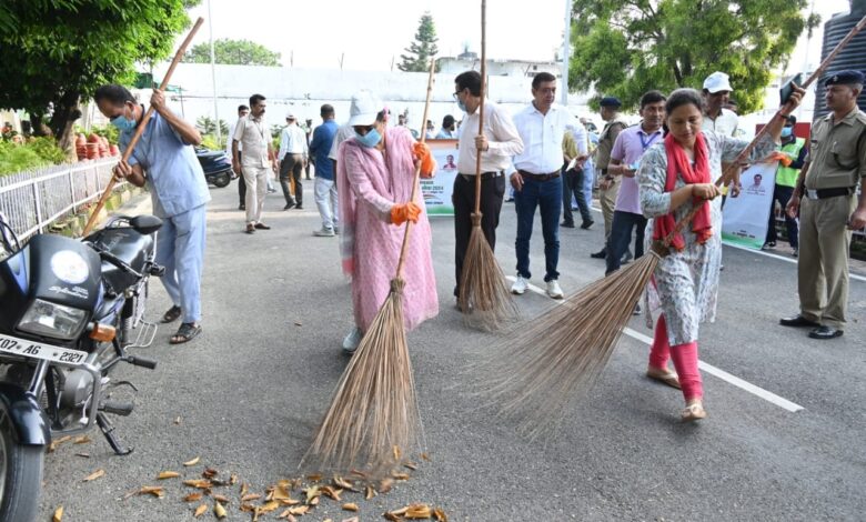 स्वच्छता केवल एक अभियान नहीं, बल्कि हमारे जीवन का एक अनिवार्य हिस्सा : ऋतु खण्डूडी स्वच्छता केवल एक अभियान नहीं, बल्कि हमारे जीवन का एक अनिवार्य हिस्सा : ऋतु खण्डूडी