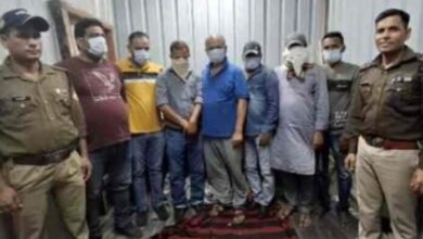 जुआ खेल रहे सात जुआरियों को पुलिस ने किया गिरफ्तार