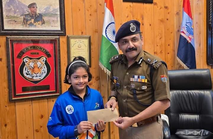 उत्तराखंड राज्य टेबल टेनिस चैंपियनशिप के विजेताओं ने की डीजीपी से मुलाकात उत्तराखंड राज्य टेबल टेनिस चैंपियनशिप के विजेताओं ने की डीजीपी से मुलाकात