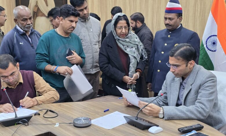 जिलाधिकारी की अध्यक्षता में जनसुनवाई कार्यक्रम का आयोजन जिलाधिकारी की अध्यक्षता में जनसुनवाई कार्यक्रम का आयोजन