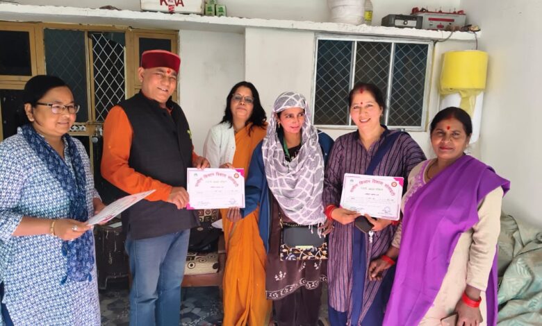 स्वरोजगार अपनाकर सामाजिक- आर्थिक रूप से सशक्त बने महिलाएं – हेमलता सती