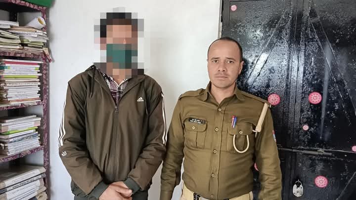 पति को जेल भिजवाया, फिर खाते से निकाल लिए 9 लाख रुपये: पत्नी और साथी पर मुकदमा दर्ज करने के आदेश पति को जेल भिजवाया, फिर खाते से निकाल लिए 9 लाख रुपये: पत्नी और साथी पर मुकदमा दर्ज करने के आदेश