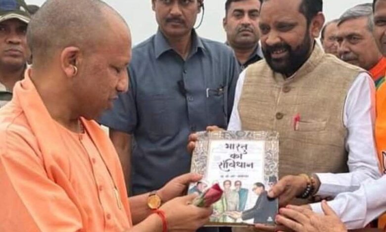 सफाई कर्मियों के हित में की गई घोषणाओं का राष्ट्रीय वाल्मीकि क्रांतिकारी मोर्चा ने किया स्वागत सफाई कर्मियों के हित में की गई घोषणाओं का राष्ट्रीय वाल्मीकि क्रांतिकारी मोर्चा ने किया स्वागत