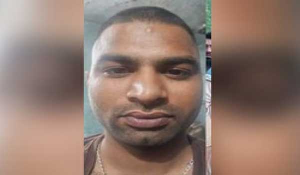 गैंगस्टर ने पुलिस पर की फायरिंग, जवाबी कार्रवाई में घायल गैंगस्टर ने पुलिस पर की फायरिंग, जवाबी कार्रवाई में घायल