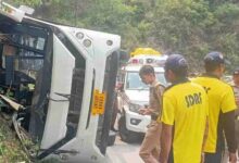 टिहरी-घनसाली मार्ग पर बस हादसा, गुजरात के 35 यात्री सवार थे