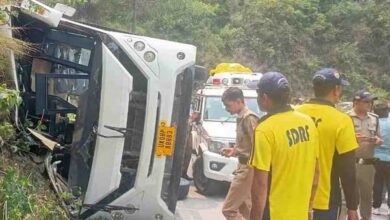 टिहरी-घनसाली मार्ग पर बस हादसा, गुजरात के 35 यात्री सवार थे
