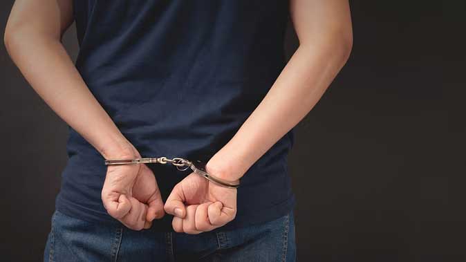 बलिया: तीन साल पहले बरात में नाचने को लेकर हुए विवाद में किशोर पर चाकू से हमला करने वाला अभियुक्त गिरफ्तार बलिया: तीन साल पहले बरात में नाचने को लेकर हुए विवाद में किशोर पर चाकू से हमला करने वाला अभियुक्त गिरफ्तार