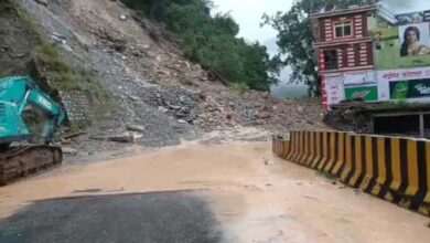 कर्णप्रयाग में फिर भूस्खलन, घरों में घुसा मलबा, हाईवे बंद, रेस्क्यू जारी