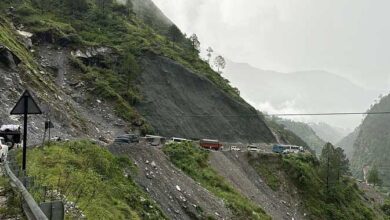चमोली में भारी बारिश से जनजीवन अस्त-व्यस्त, केदारनाथ यात्रा रोकी गई, स्कूलों में छुट्टी