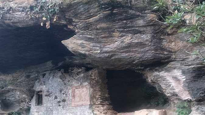 वृद्ध जागेश्वर के पास तीन मंजिला पौराणिक गुफा बदहाल, रास्ते जर्जर