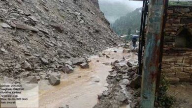क्वारब में पहाड़ी दरकी, 12 घंटे तक बंद रहा अल्मोड़ा-हल्द्वानी हाईवे