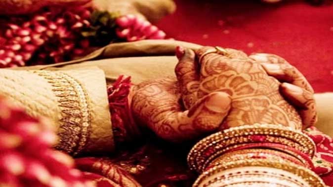 फर्जी शादी पर विवाद: देहरादून में आयोजकों पर सामाजिक संग्राम, पुलिस हुई चौकस फर्जी शादी पर विवाद: देहरादून में आयोजकों पर सामाजिक संग्राम, पुलिस हुई चौकस