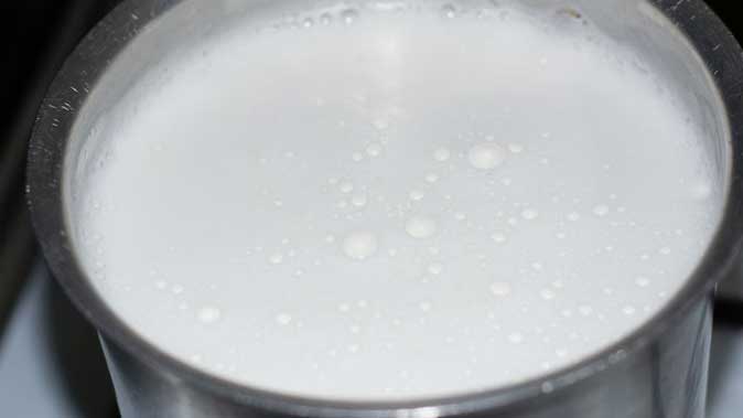 मिड-डे-मील में घोर लापरवाही: पांच साल पुराना एक्सपायरी दूध भेजा गया स्कूलों में, उत्पादन और समाप्ति तिथि में भी गड़बड़ी