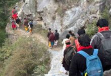 कठिन डगर: आज भी तीर्थपुरोहित खतरनाक पगडंडियों से मुखबा पहुंचाते हैं मां गंगा की उत्सव डोली