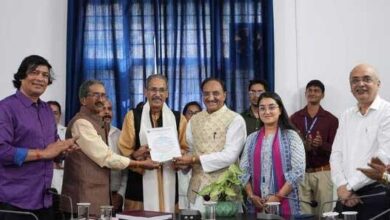 75 वर्ष की आयु में मिली पीएचडी की उपाधि, नवोदित शोधार्थियों के लिए मिसाल बने ज्योतिष चंद्र घिल्डियाल 75 वर्ष की आयु में मिली पीएचडी की उपाधि, नवोदित शोधार्थियों के लिए मिसाल बने ज्योतिष चंद्र घिल्डियाल