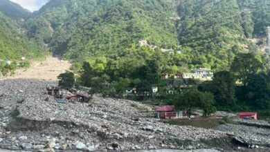 उत्तर बंगाल में दो दिन की तबाही के बाद जनजीवन धीरे-धीरे सामान्य, सड़कें खुलीं, पुलों की मरम्मत जारी उत्तर बंगाल में दो दिन की तबाही के बाद जनजीवन धीरे-धीरे सामान्य, सड़कें खुलीं, पुलों की मरम्मत जारी