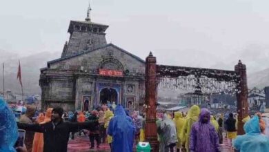 सजा केदारनाथ धाम, आज शीतकाल के लिए बंद होंगे मंदिर के कपाट, सभामंडप में विराजमान हुई डोली सजा केदारनाथ धाम, आज शीतकाल के लिए बंद होंगे मंदिर के कपाट, सभामंडप में विराजमान हुई डोली