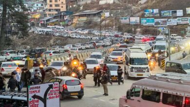 पहाड़ों पर बढ़ती भीड़ – वरदान या खतरा? पहाड़ों पर बढ़ती भीड़ – वरदान या खतरा?