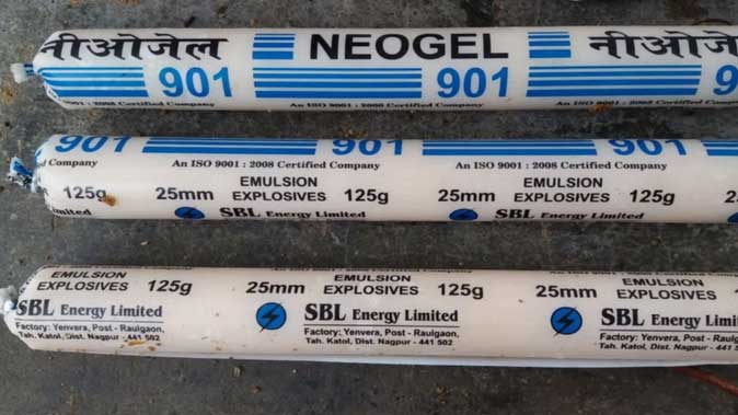 स्कूल परिसर में 161 जिलेटिन छड़ें बरामद