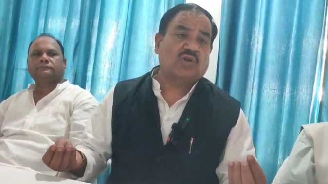 बेमौसम चुनावी चकल्लस: उत्तराखंड में ठंड बढ़ी, राजनीतिक माहौल गरमा रहा बेमौसम चुनावी चकल्लस: उत्तराखंड में ठंड बढ़ी, राजनीतिक माहौल गरमा रहा