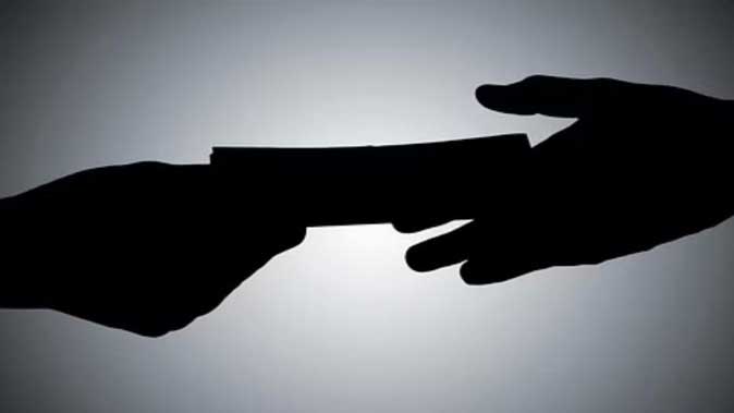 स्कूल मान्यता प्रमाणपत्र के बदले 20 हजार की घूस, बीईओ बृजपाल राठौर रंगेहाथ पकड़े गए