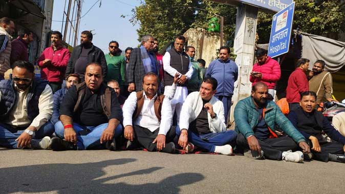 मोर्चरी में शव को चूहों ने कुतरा, परिजनों का स्वास्थ्य विभाग पर हंगामा