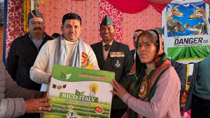 अब आबादी क्षेत्र में आने से डरेगा भालू, चमोली जिला पंचायत ने शुरू किया ‘डेंजर’ दवा का प्रयोग