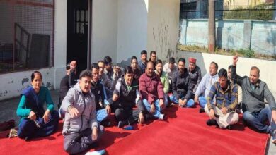 पेयजल निगम को राजकीय विभाग घोषित करने की मांग को लेकर धरना