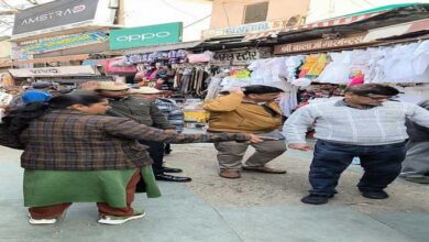 होली से पहले अल्मोड़ा में अतिक्रमण पर सख्ती, 20 दुकानदारों के काटे चालान