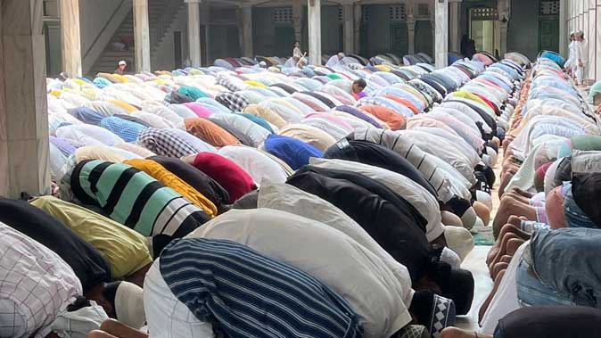 नगर पालिका भवन में नमाज को लेकर विवाद, भवन पर लगा ताला; मुस्लिम घरों में पढ़ेंगे नमाज