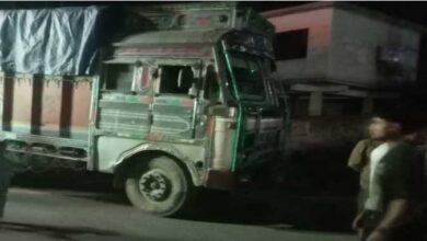 जन्मदिन मनाकर लौट रहे युवकों की स्कूटी ट्रक से टकराई, एक गंभीर घायल