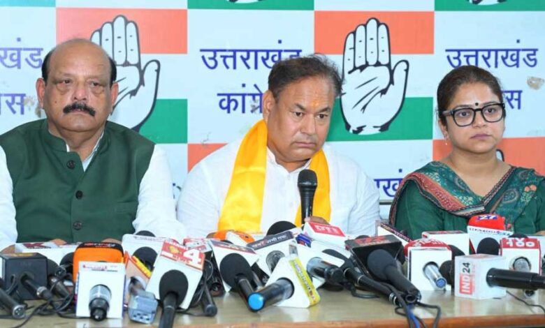 बदरीनाथ चढ़ावा प्रकरण की हाईकोर्ट के सिटिंग जजों से जांच की मांग, प्रेसवार्ता में भावुक हुए विधायक लखपत सिंह बुटोला बदरीनाथ चढ़ावा प्रकरण की हाईकोर्ट के सिटिंग जजों से जांच की मांग, प्रेसवार्ता में भावुक हुए विधायक लखपत सिंह बुटोला