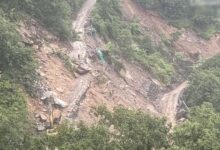मसूरी–देहरादून मार्ग पर भूस्खलन का खतरा बरकरार, कोल्हूखेत के पास सड़क धंसने से बढ़ी चिंता