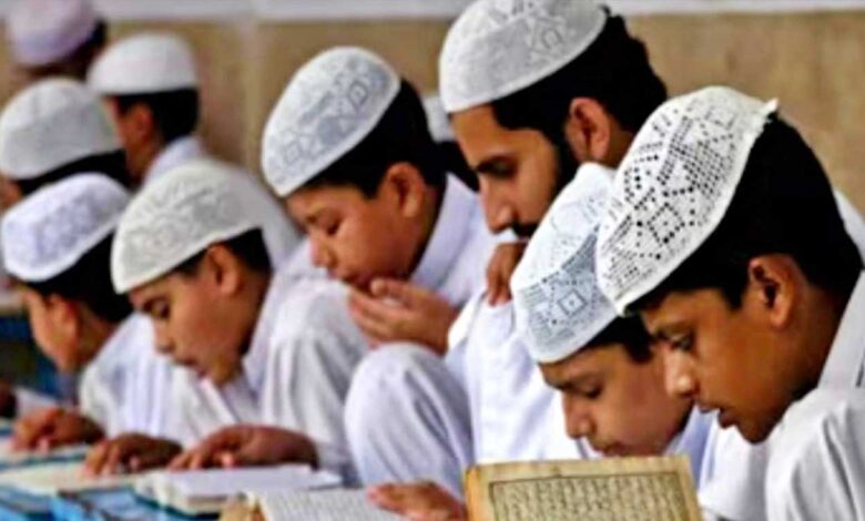 उत्तराखंड में बिना मान्यता वाले मदरसों पर कार्रवाई तेज, रुद्रपुर में दो संस्थान सील उत्तराखंड में बिना मान्यता वाले मदरसों पर कार्रवाई तेज, रुद्रपुर में दो संस्थान सील